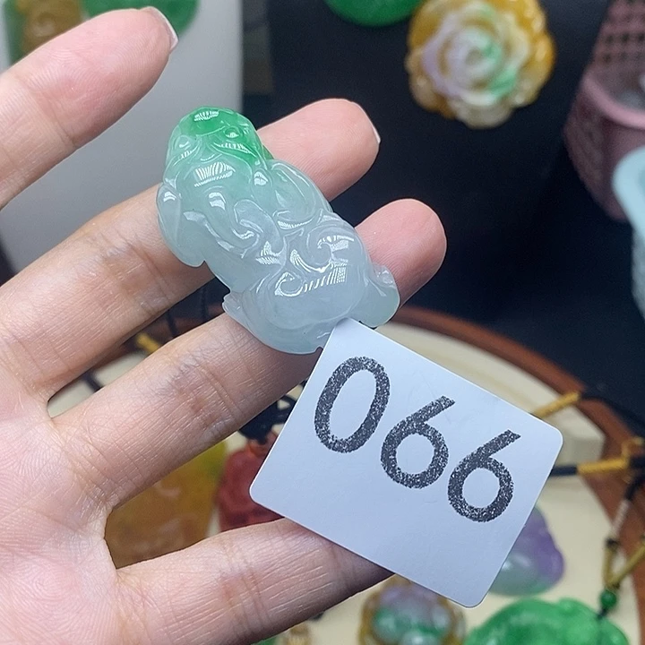 吊坠(赠链)未镶嵌翡翠
