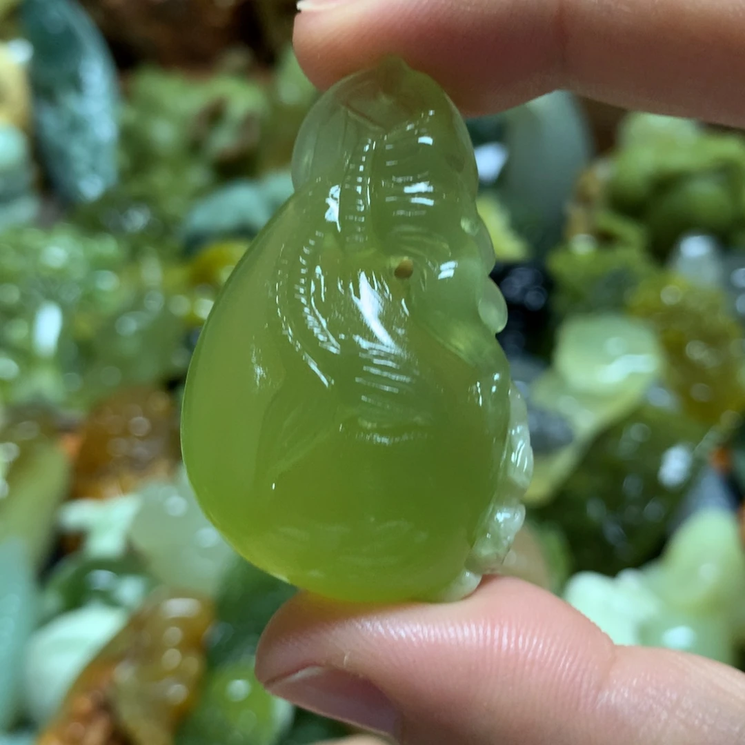 岫玉手把未镶嵌吊坠