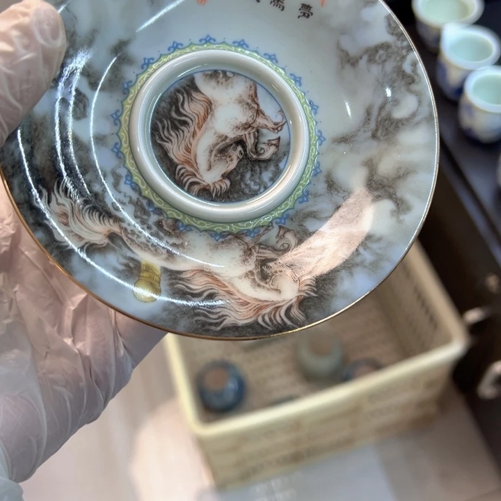 非***旧瓷片白青花粉彩梦马壶承底托