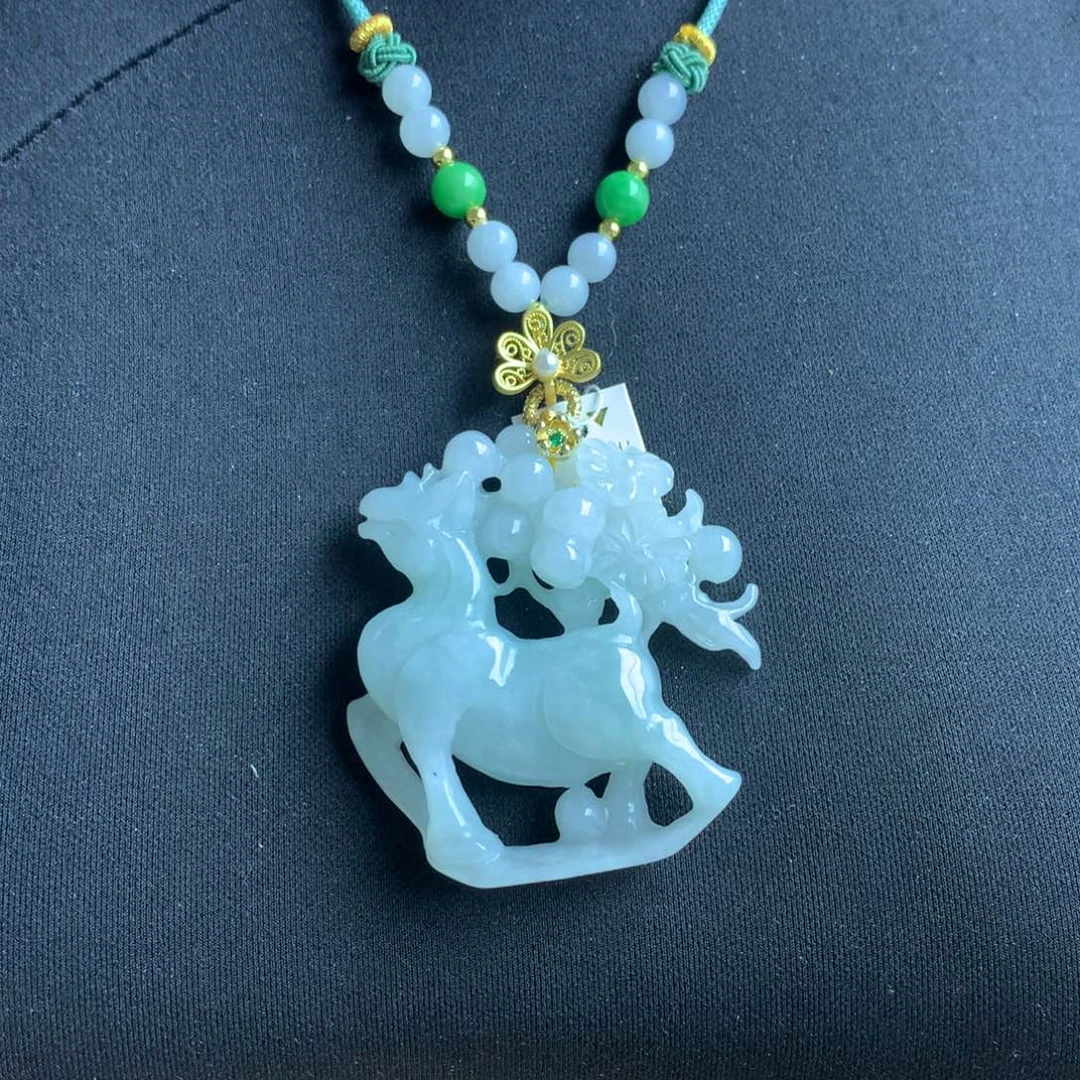 翡翠颈饰未镶嵌翡翠