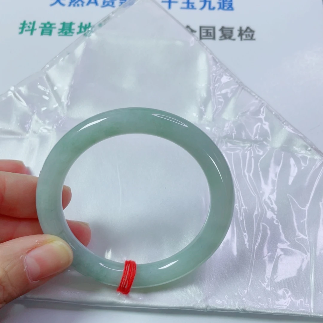 苏***鱼翡翠未镶嵌手镯天然