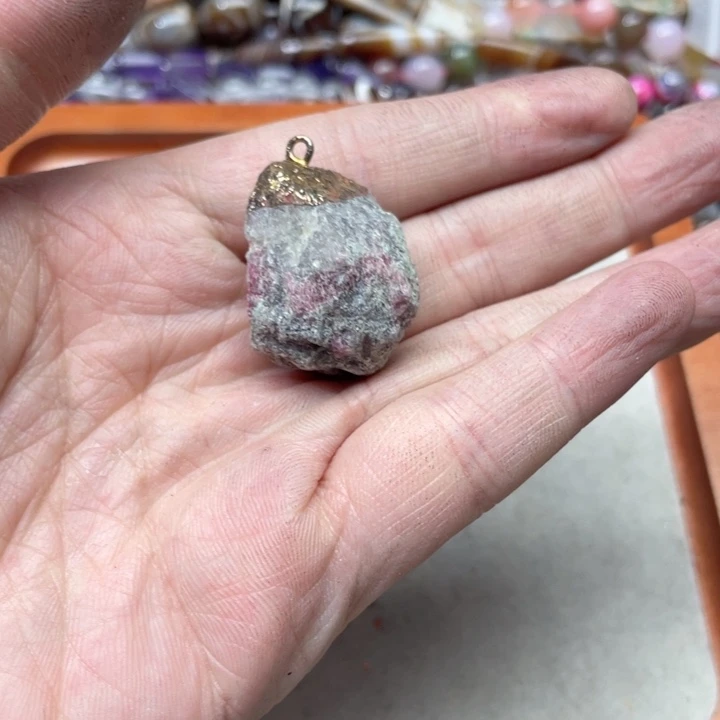 玛瑙/玉髓合金珠宝半成品一个梅花碧玺吊坠