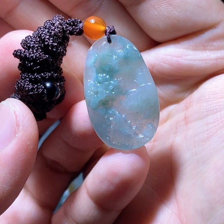 翡翠吊坠(赠链)未镶嵌