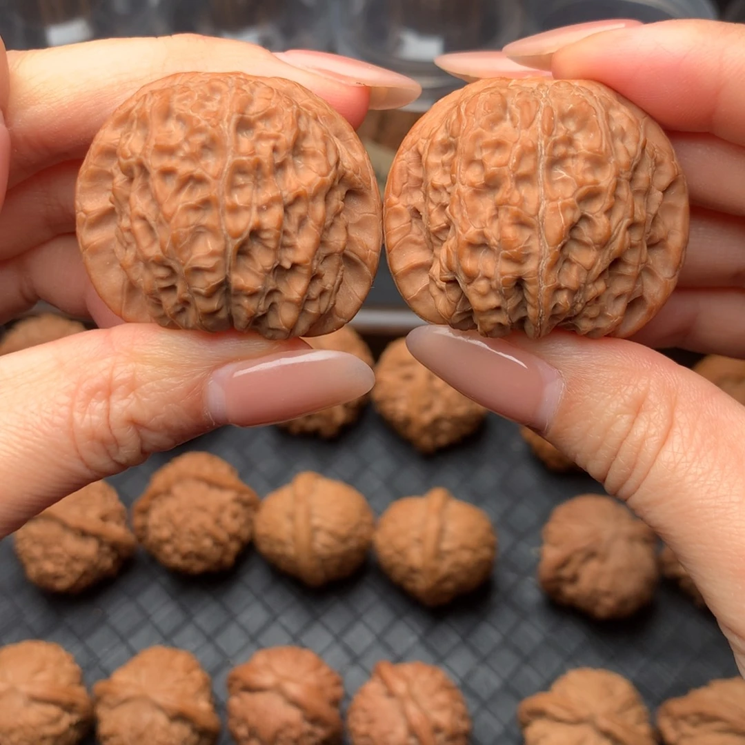 文玩核桃吊坠血麒麟40