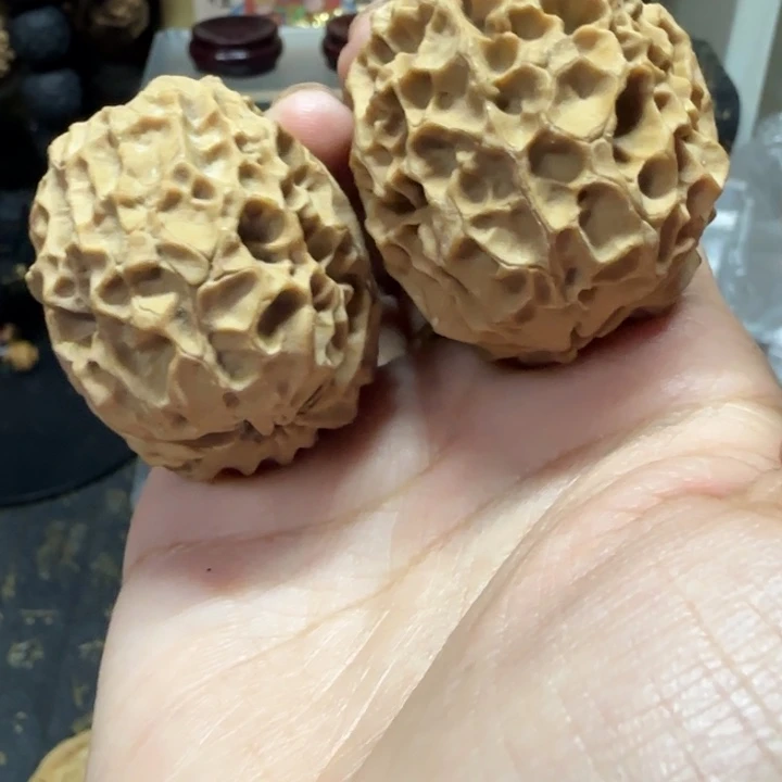 ～***～文玩核桃吊坠凤凰牡丹