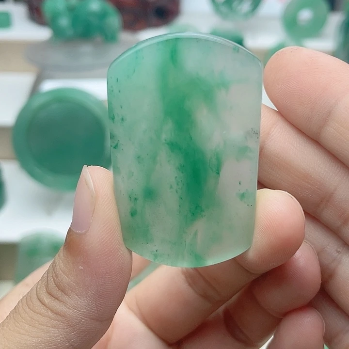 颈饰未镶嵌石英质玉