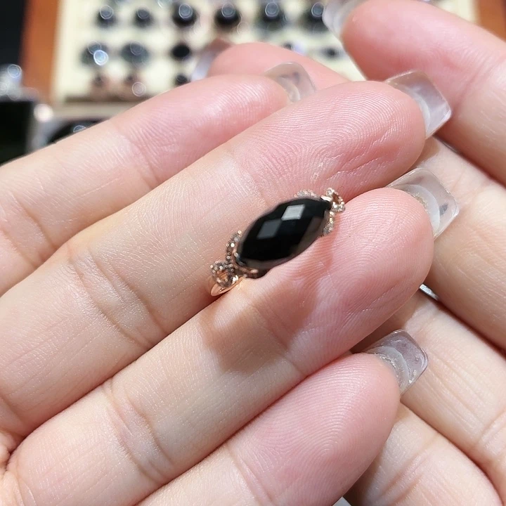 翡翠18K金镶嵌戒指