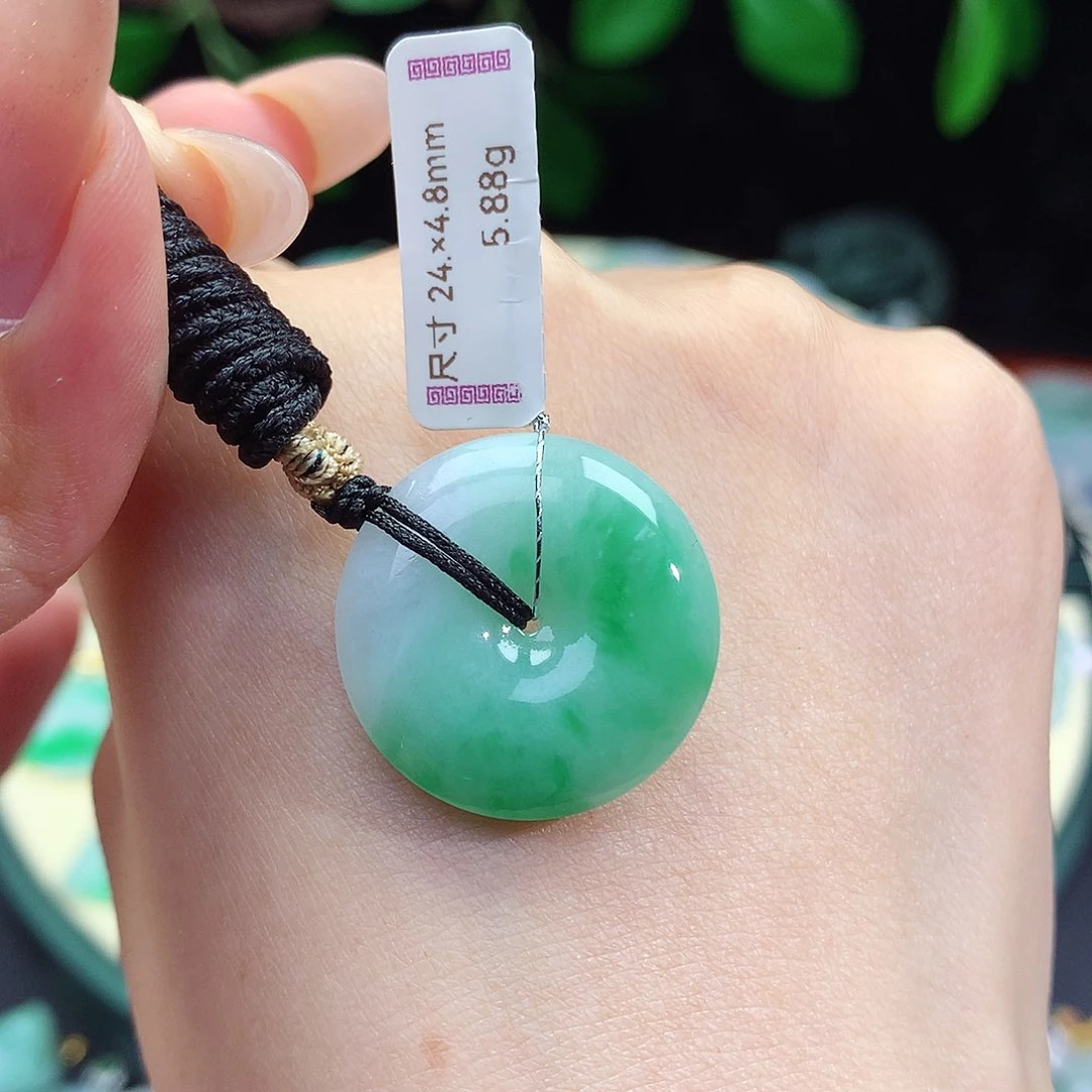 翡翠未镶嵌颈饰平安扣