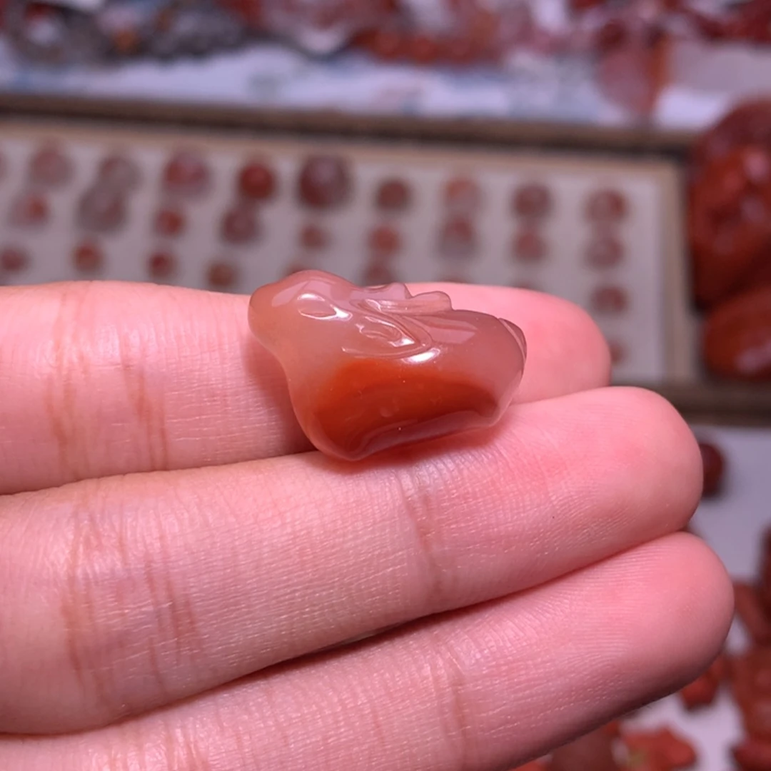 南红玛瑙未镶嵌珠宝半成品驯鹿