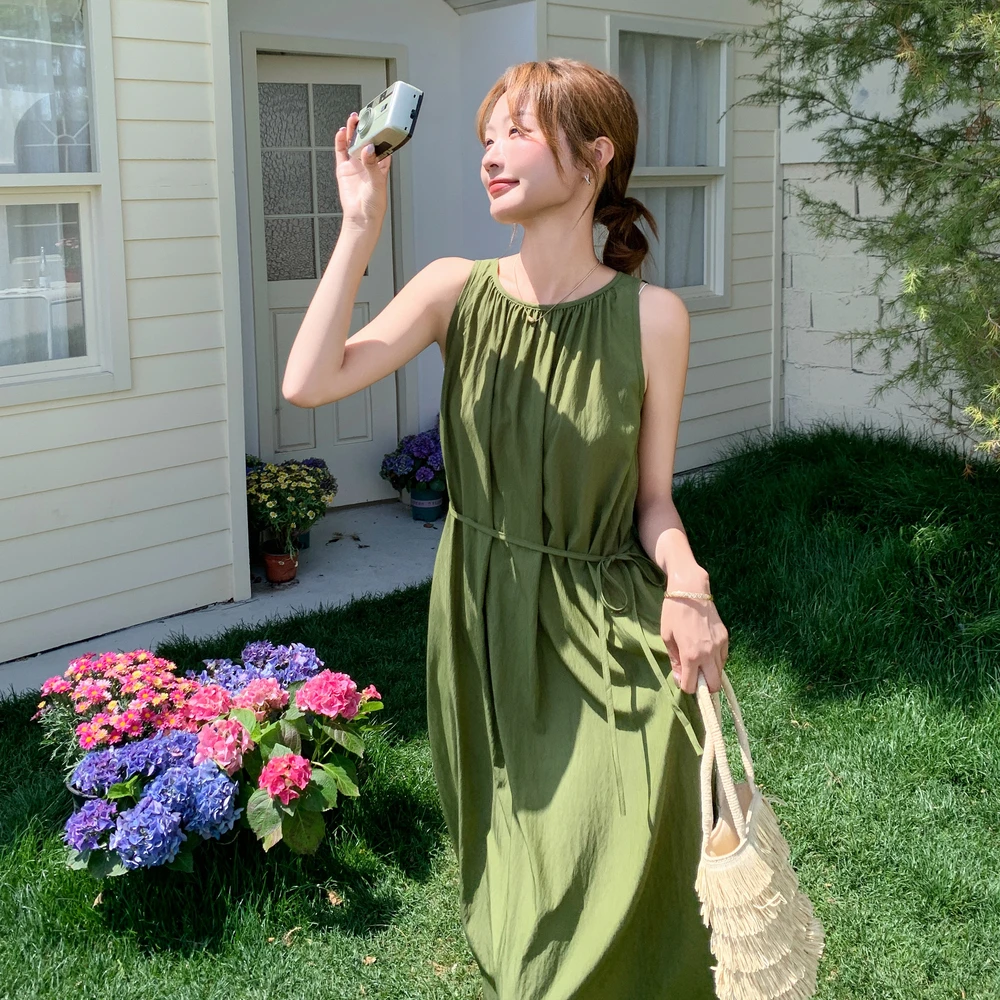 森系高级感绿色收腰显瘦气质长裙夏季2025新款轻熟风无袖连衣裙女