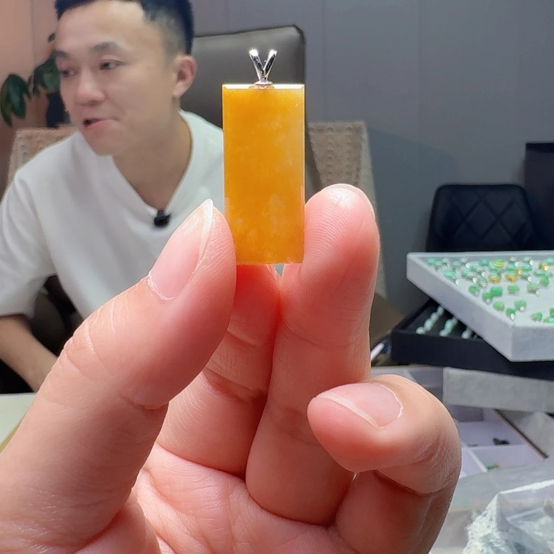 翡翠18K金镶嵌吊坠(不含链)天然
