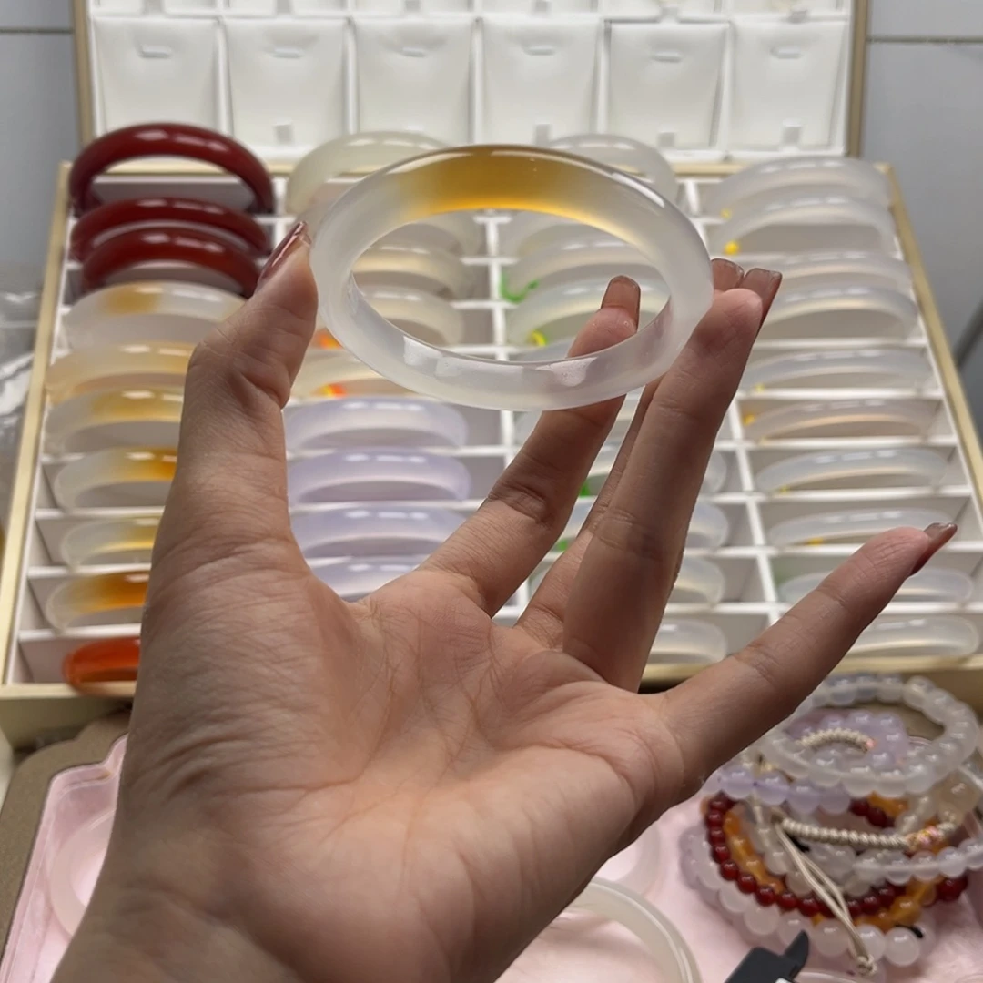 玛瑙/玉髓手镯未镶嵌