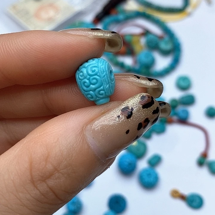 绿松石未镶嵌珠宝奇石