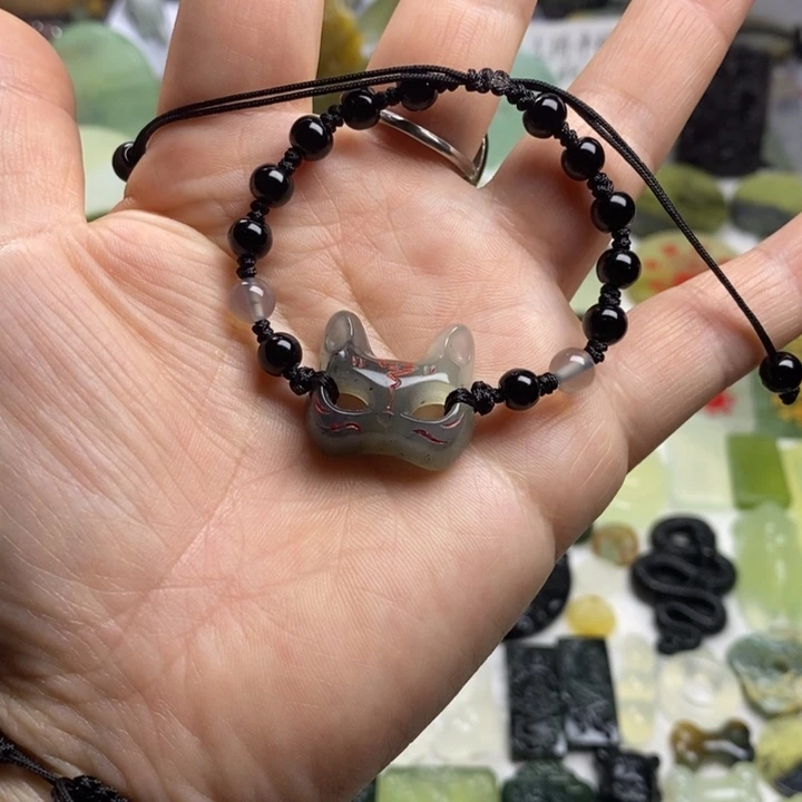 蛇纹石玉颈饰合金