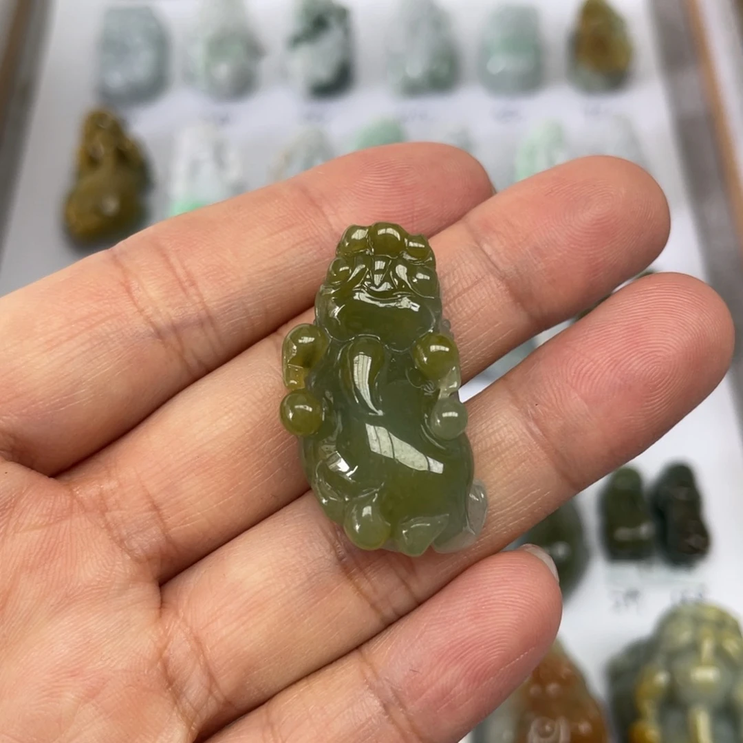 颈饰未镶嵌翡翠貔貅