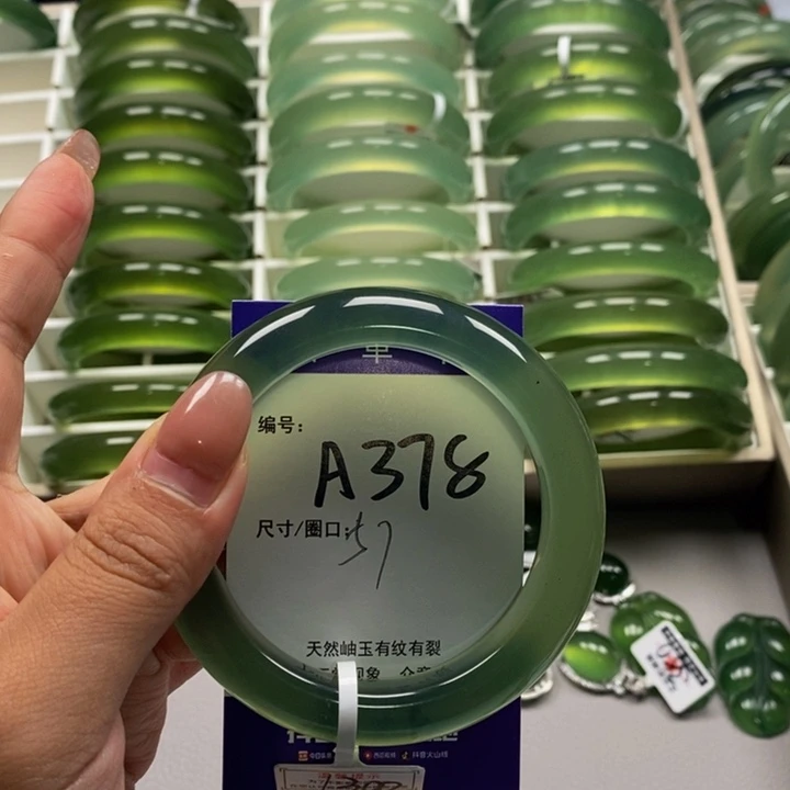 A***晚蛇纹石玉未镶嵌手镯