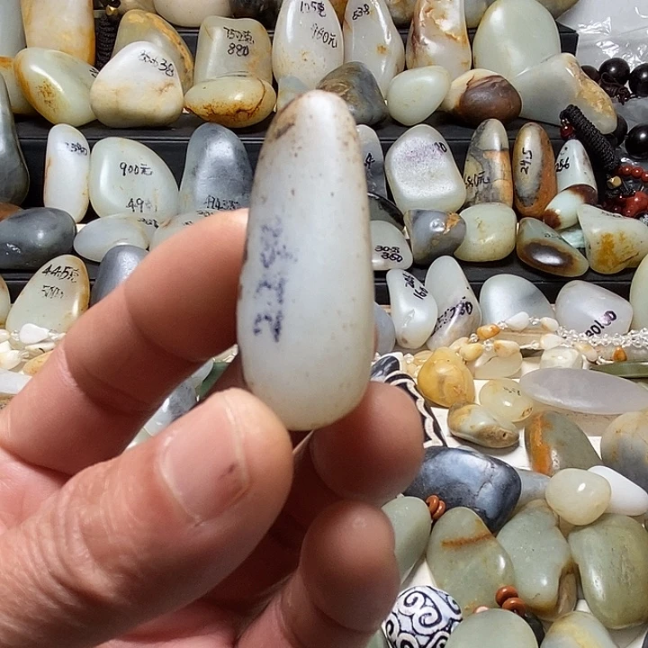 和田玉未镶嵌颈饰吊坠