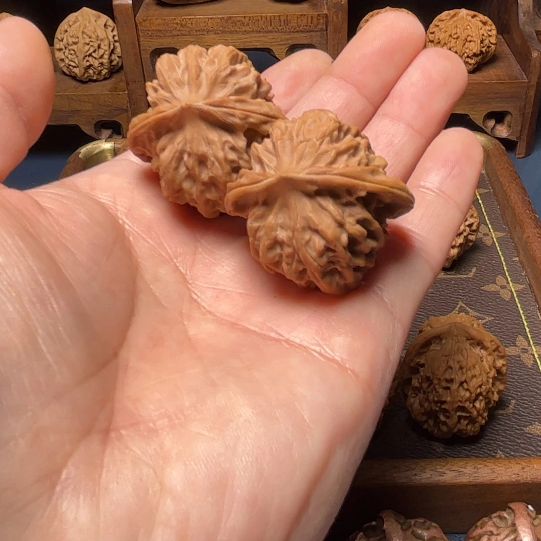 文玩核桃吊坠年***比刀子