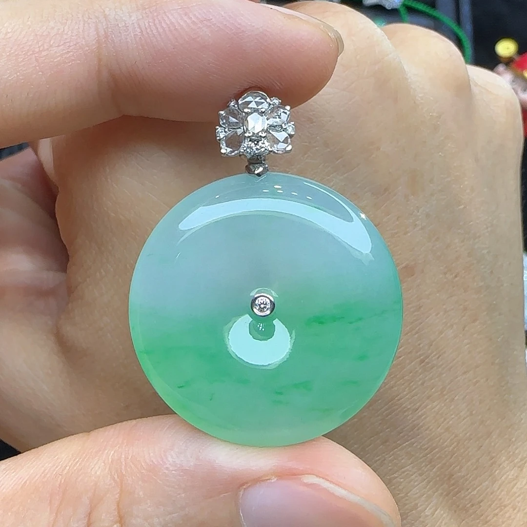 颈饰18K金镶嵌翡翠天然翡翠