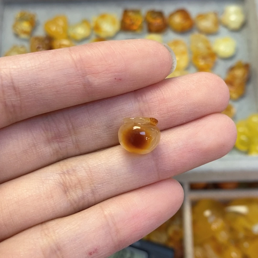 蜜蜡颈饰未镶嵌柿子