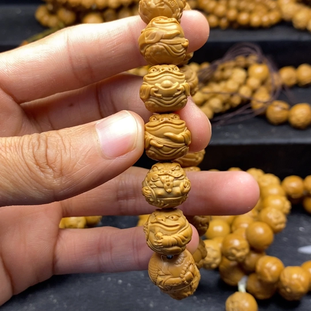 吊坠猴头核桃金蟾