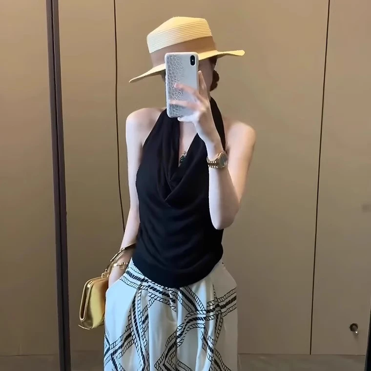 辣妹风时尚荡领黑色挂脖背心女夏季新款修身无袖设计感上衣