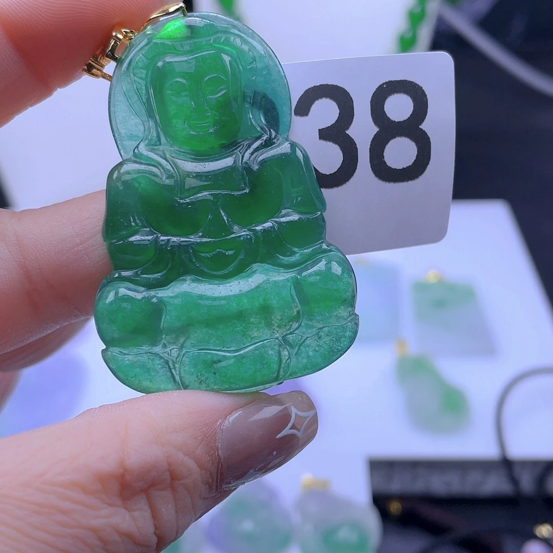 翡翠吊坠(赠链)未镶嵌