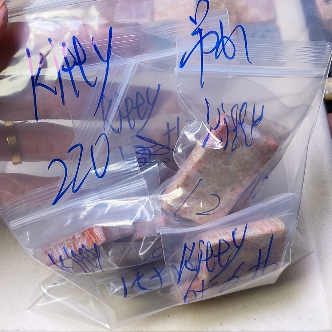 查罗石合金颈饰k***y