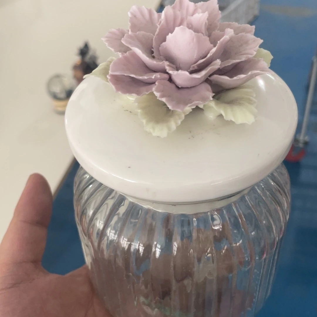 摆件微瑕。