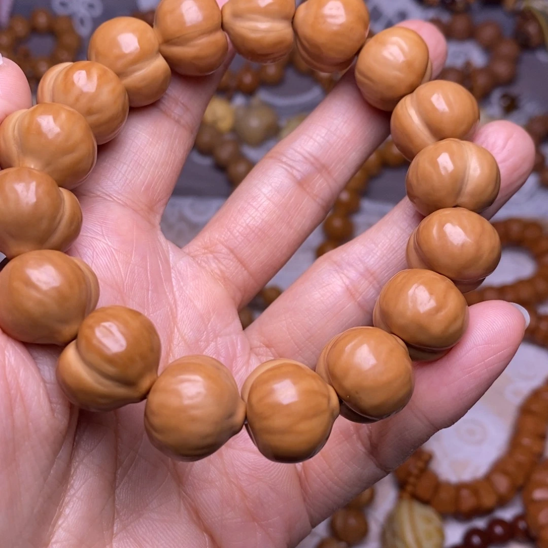 把件猴头核桃柯基屁桃