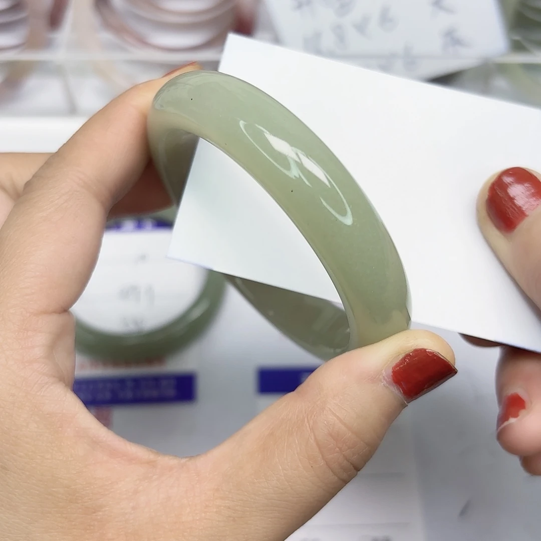 石英质玉未镶嵌手镯11/5655