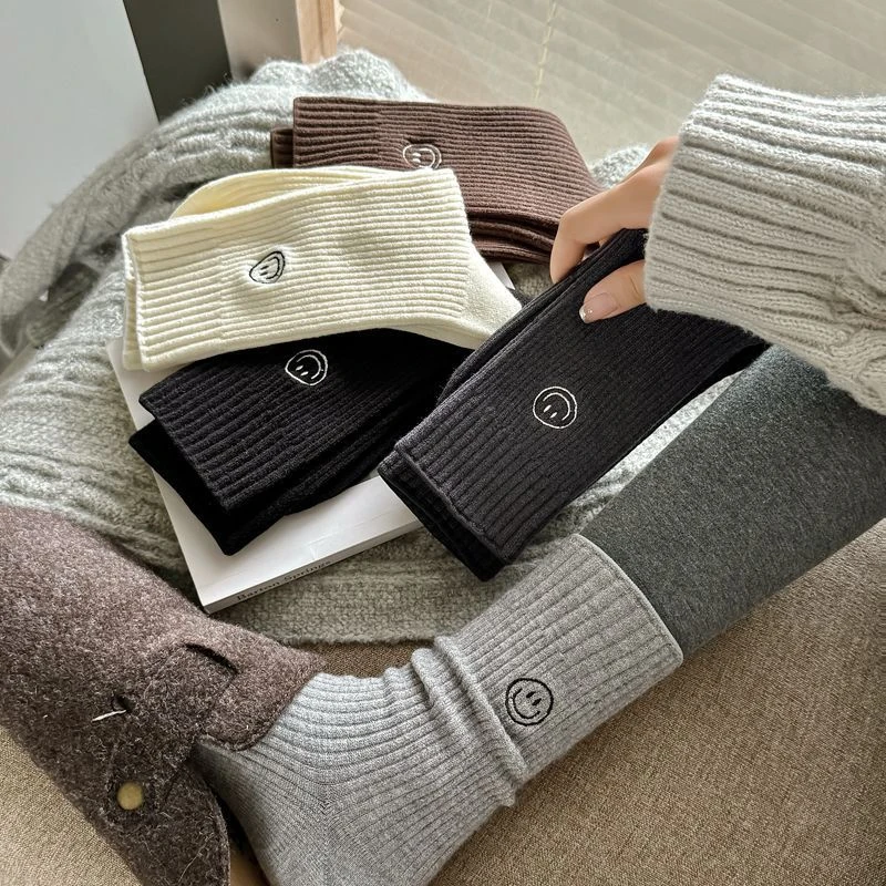 秋冬韩系保暖仿羊绒女中长筒堆堆袜休闲运动纯色笑脸刺绣