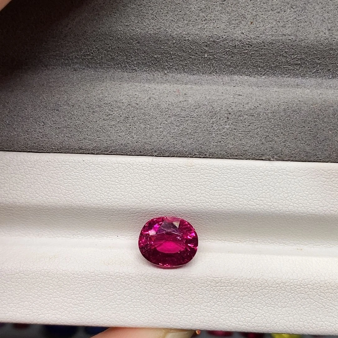 碧玺未镶嵌裸石3.96克拉天然卢比来碧玺