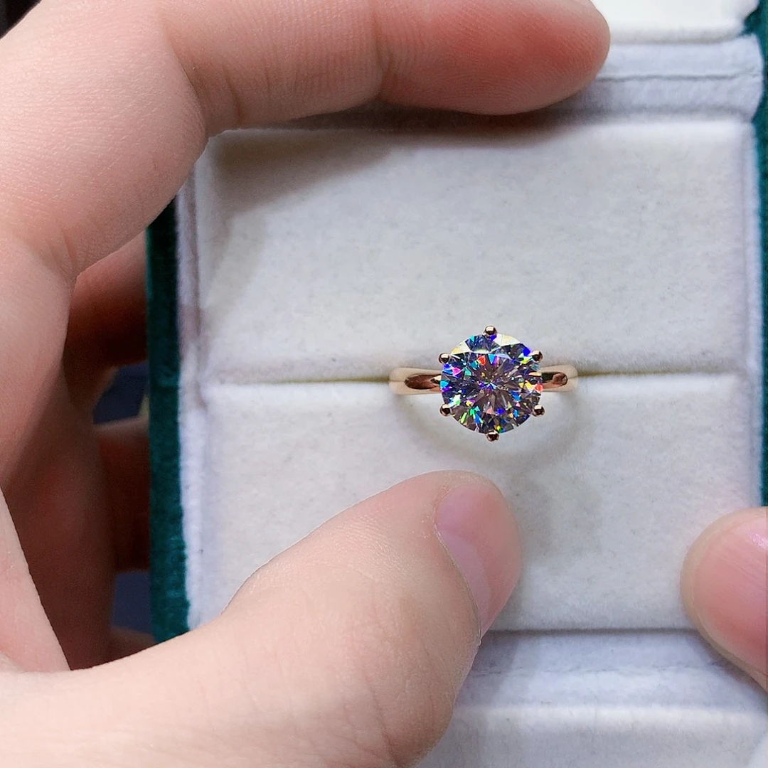 18K金镶嵌合成碳硅石（莫桑石）戒指/指环?****?