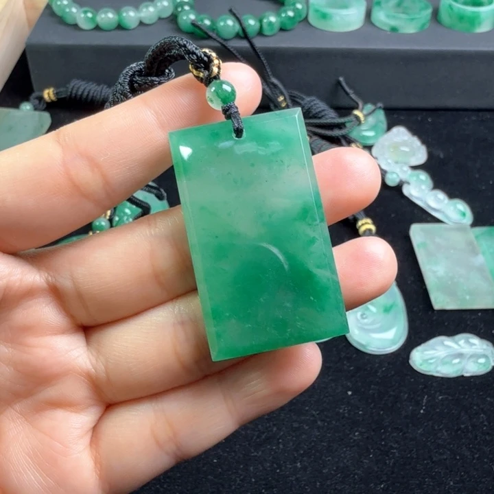 石英岩玉未镶嵌颈饰