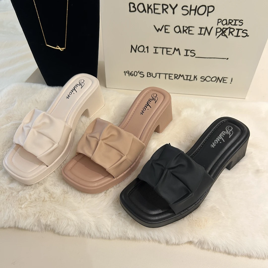 夏季褶皱舒适带面仙女风高跟外穿一字带粗跟2025流行款女拖鞋