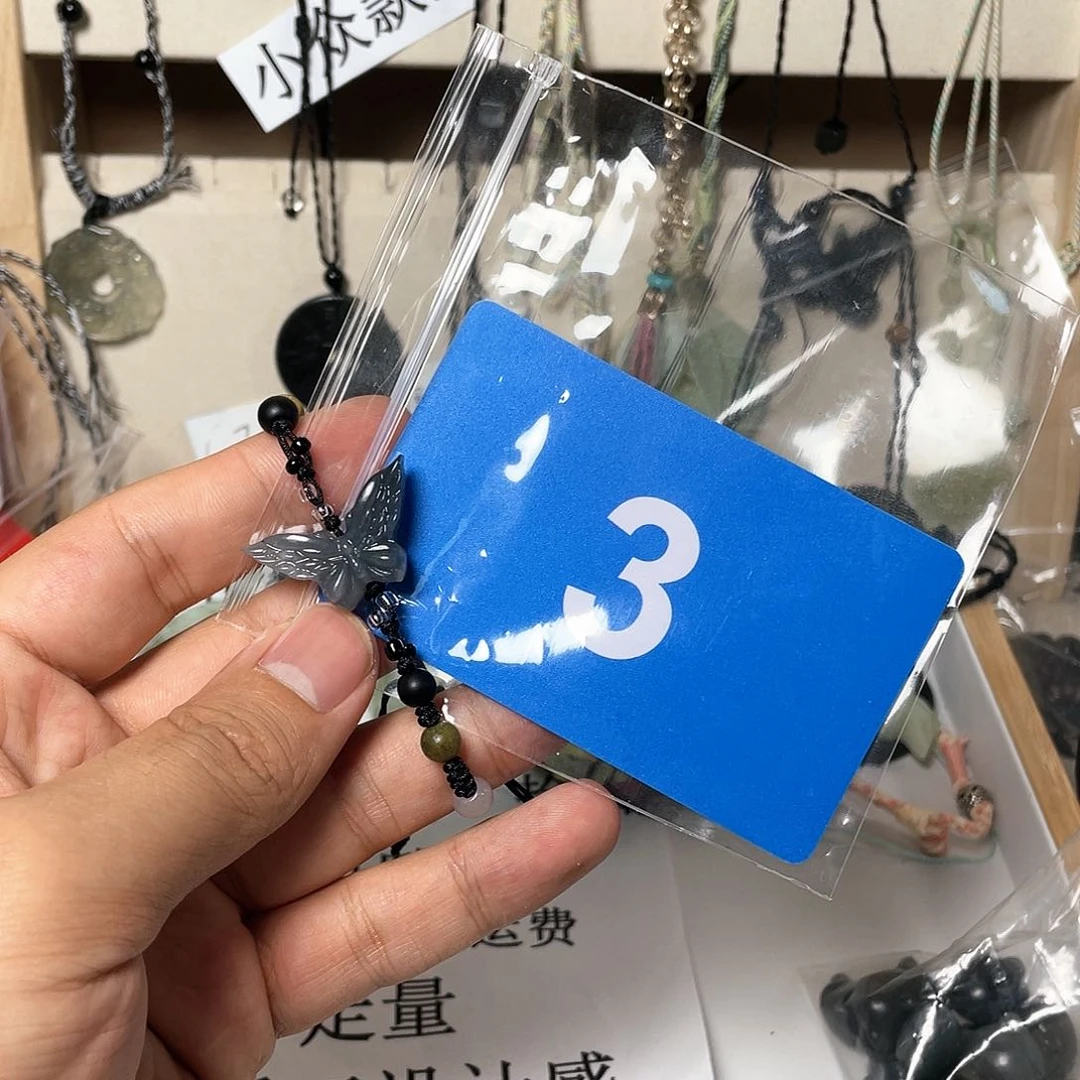 蛇纹石玉颈饰合金