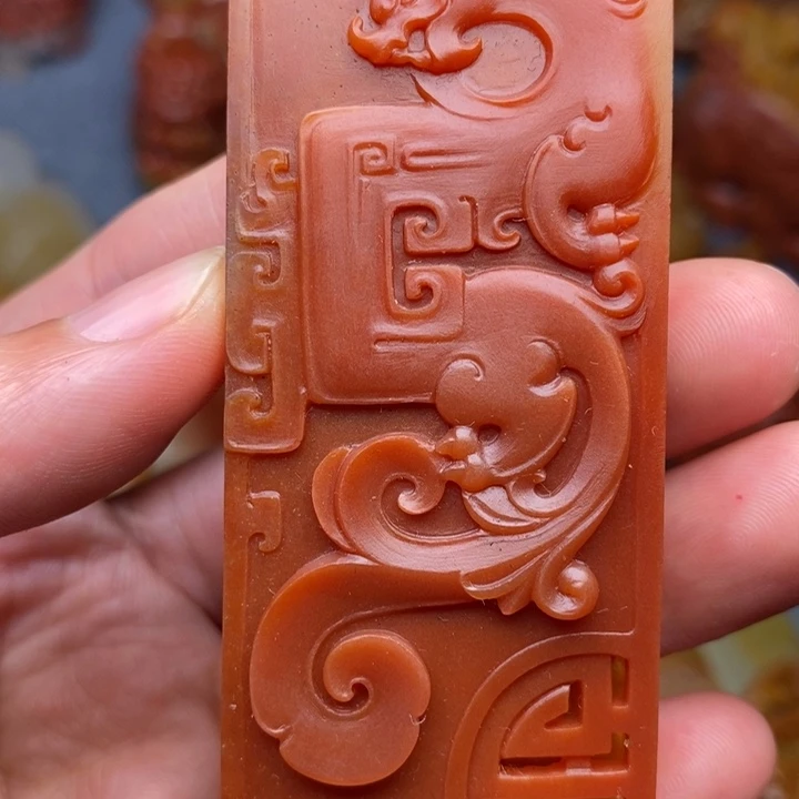 石英质玉（黄龙玉）合金颈饰