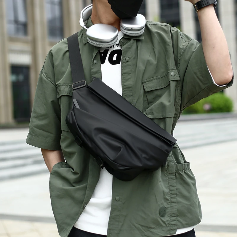 潮流防水胸包男士男生健身斜挎包单肩包多功能斜跨包骑行时尚背包