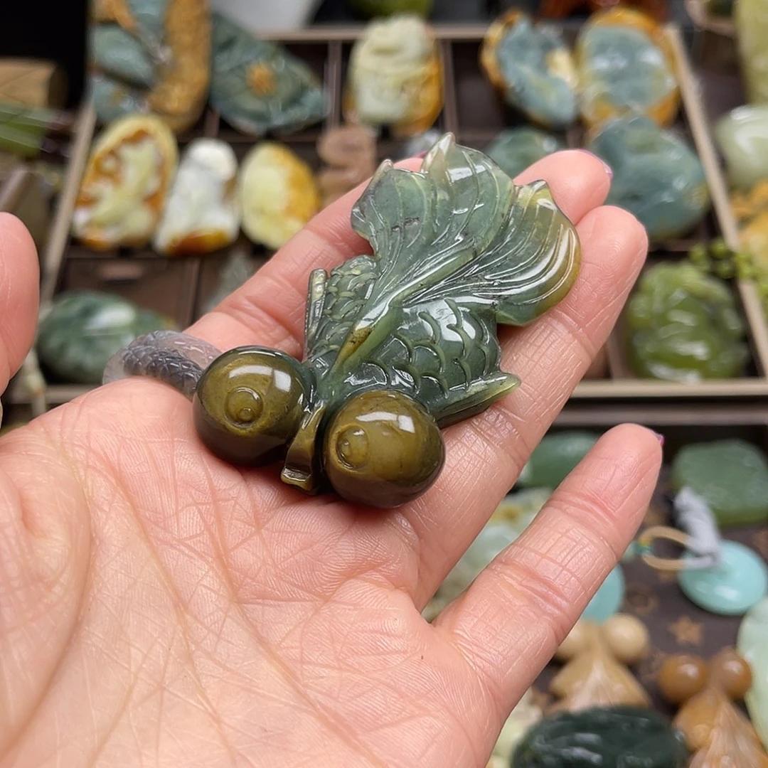 蛇纹石玉颈饰未镶嵌肖****装花玉蓝水鱼