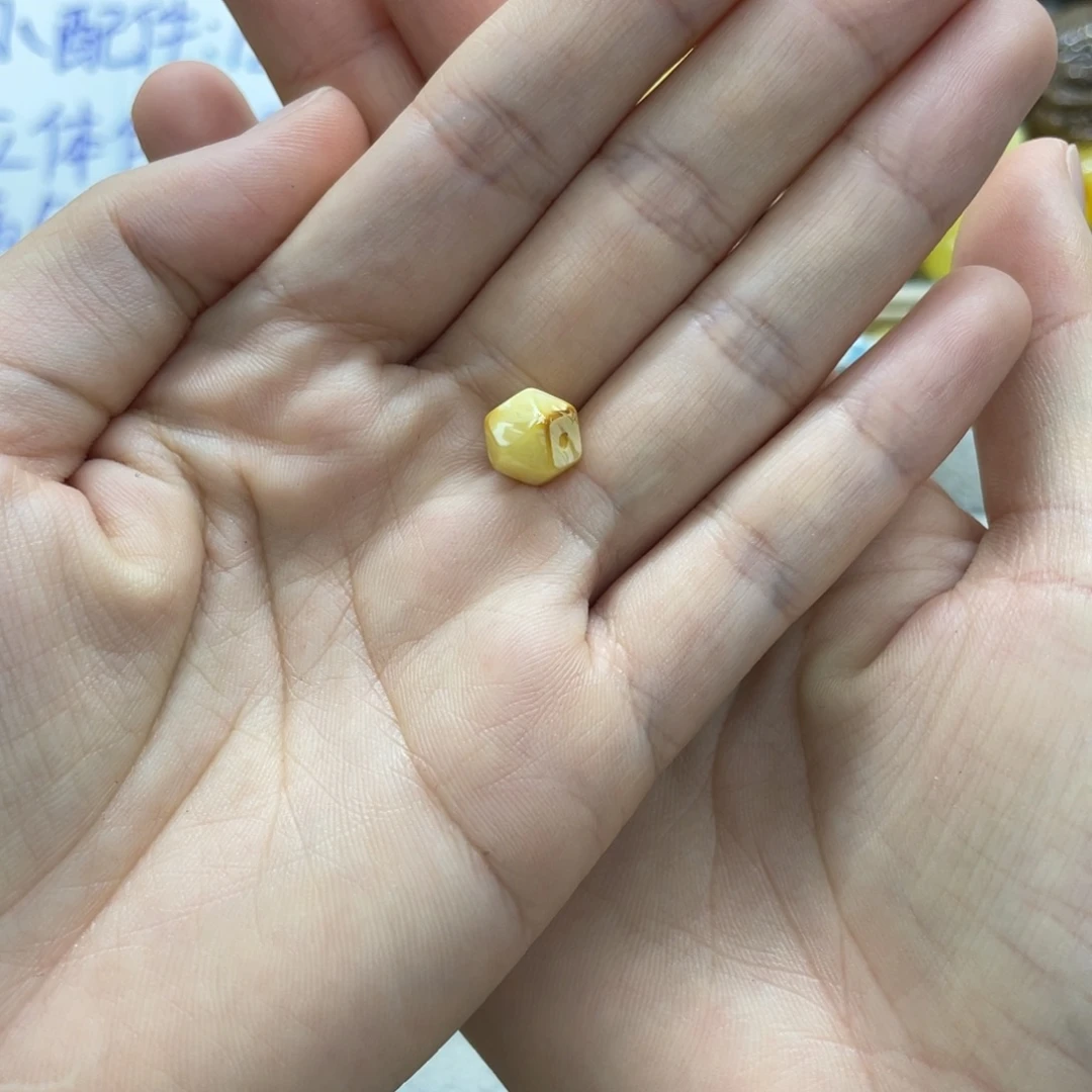 .****裸石琥珀未镶嵌梦娇存3