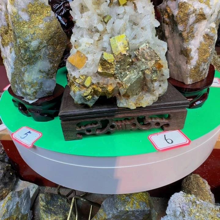 用***3金属水晶共生矿200