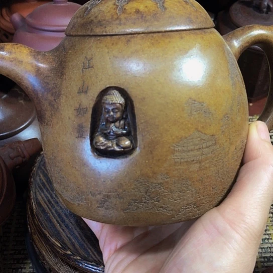 茶壶紫砂原矿泥料手工制作的一把紫砂壶。