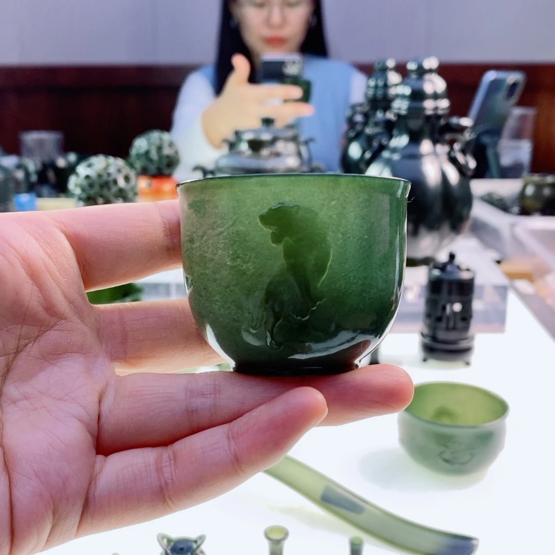 未镶嵌和田玉（青玉）摆件