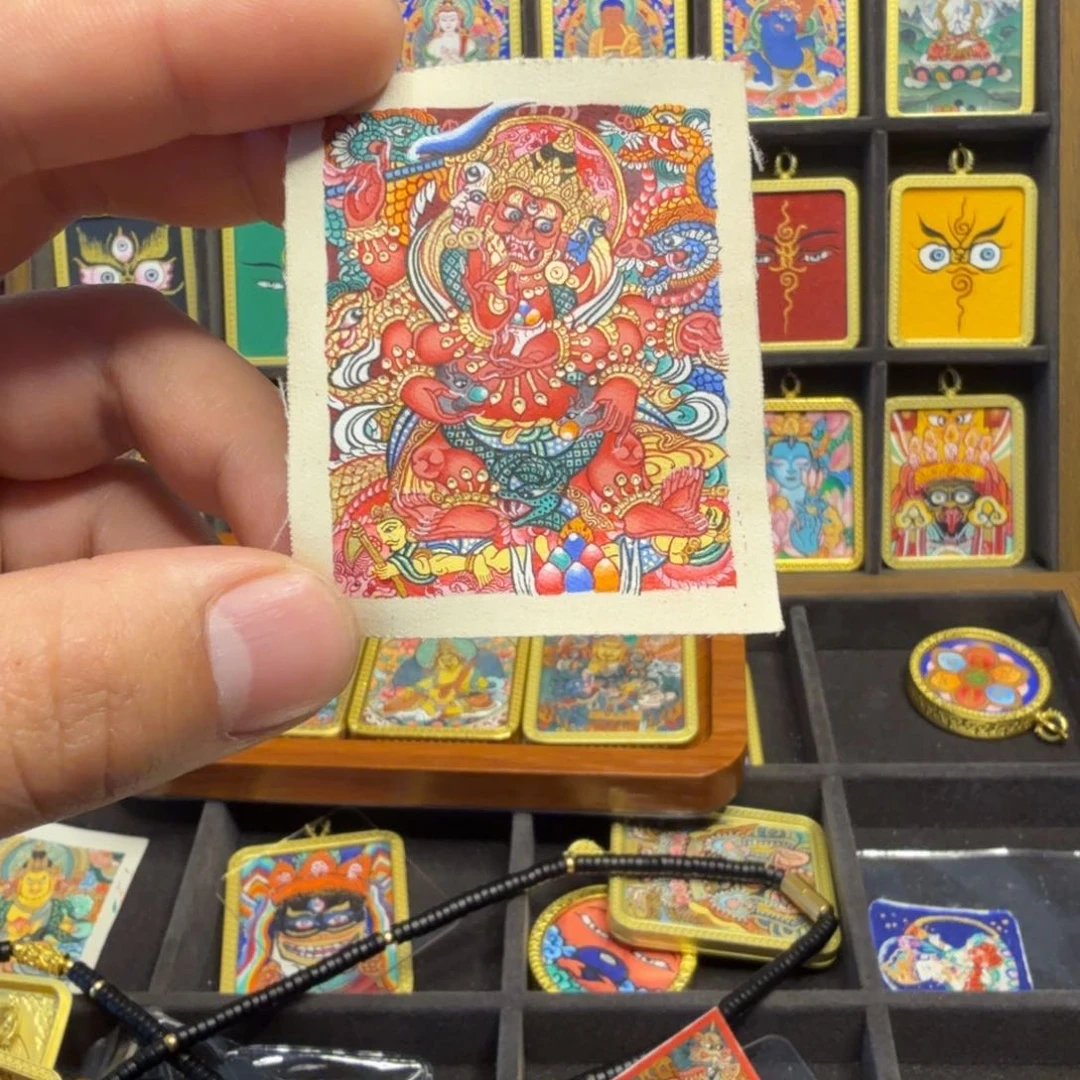 吊坠红财神配绿度母眼睛