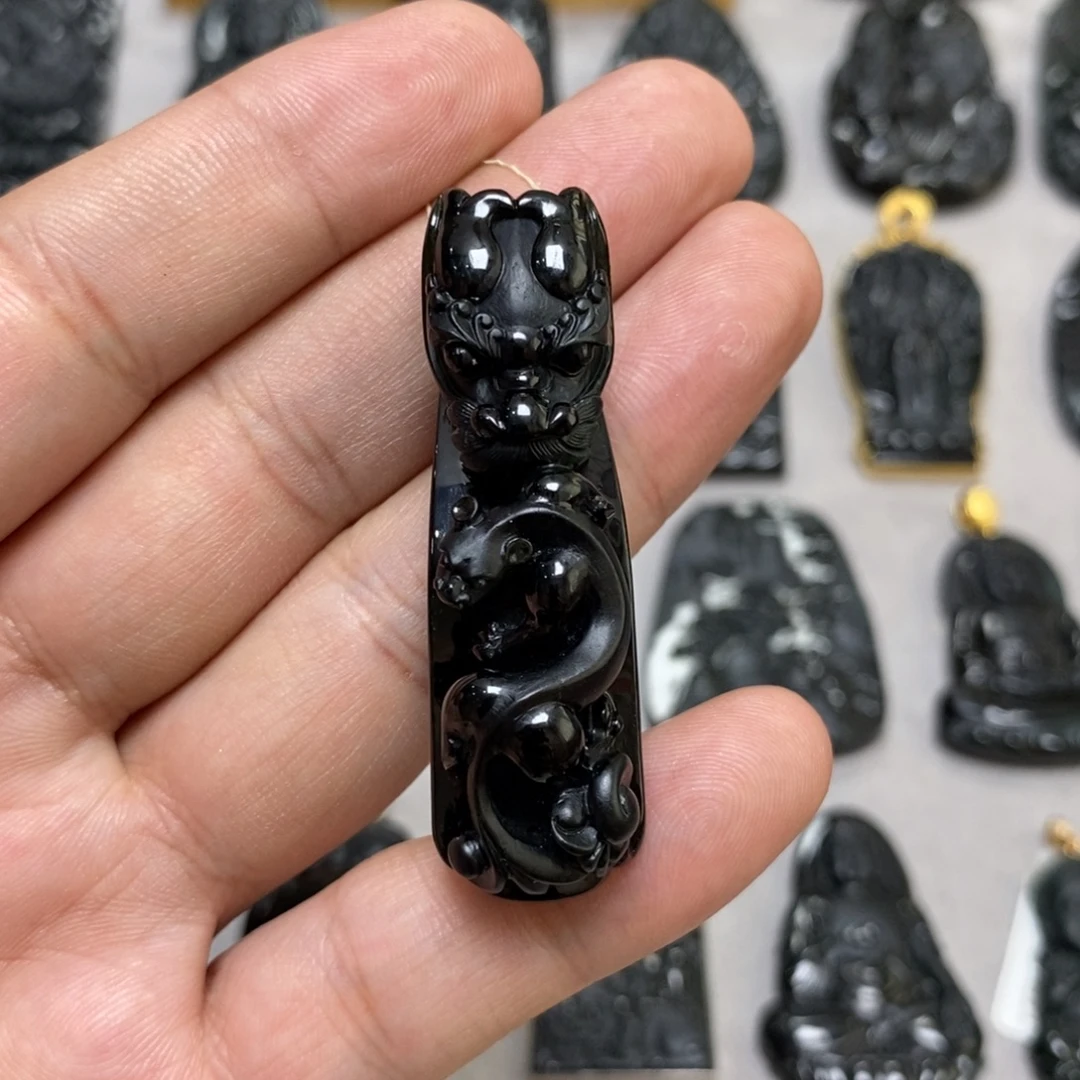 翡翠未镶嵌颈饰龙勾