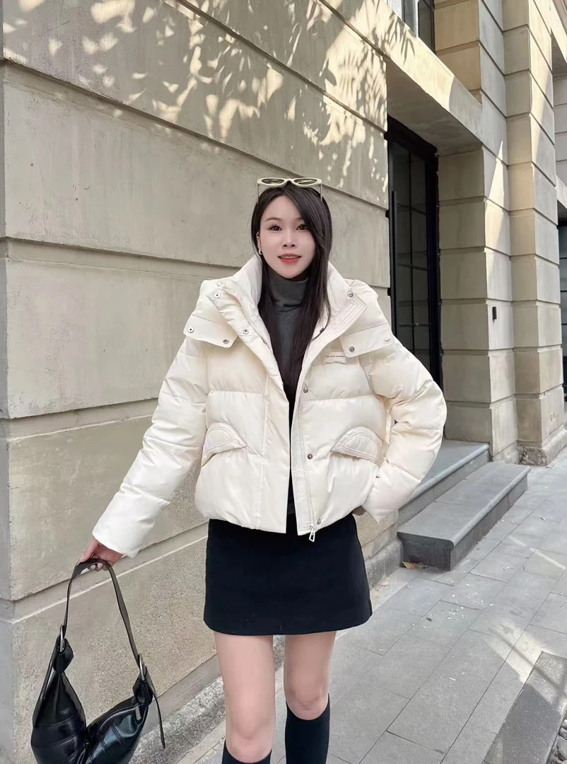 2025年羽绒服女短款连帽韩版宽松百搭潮加厚保暖外套