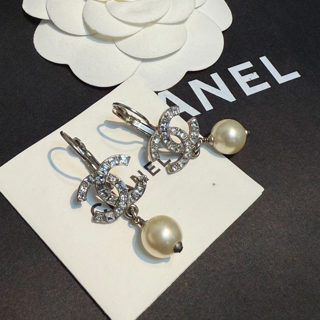 99新 Chanel/香奈儿 时尚双C满钻带珍珠耳钩精致15K/KK0019