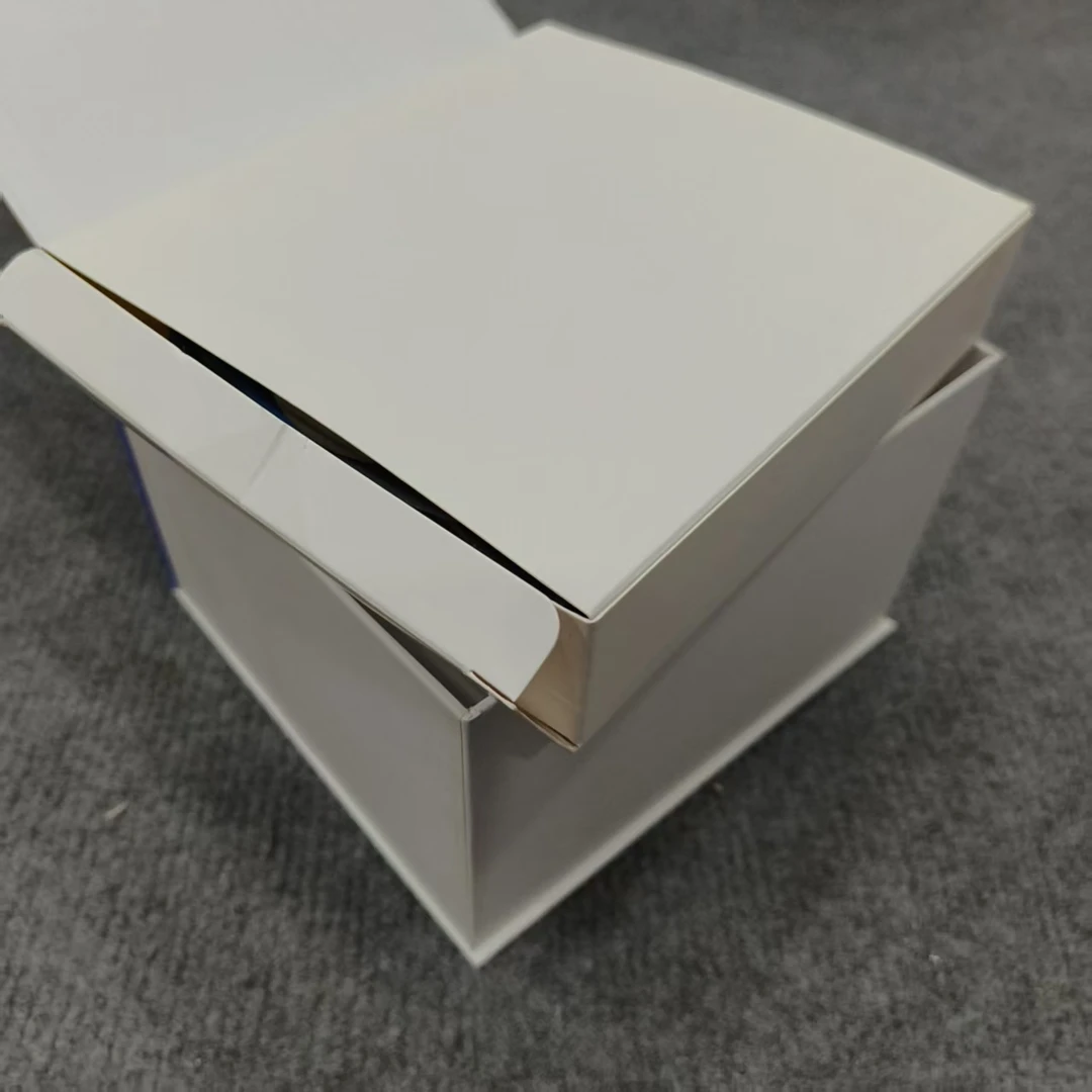 白色方形收纳盒 （血）（压）