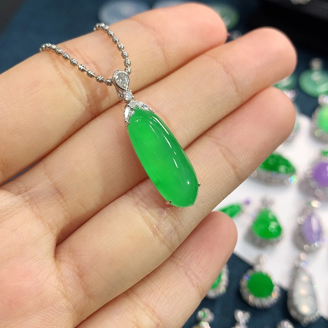 翡翠18K金镶嵌颈饰48小时鉴赏 甜阳正冰裸镶瓜瓜